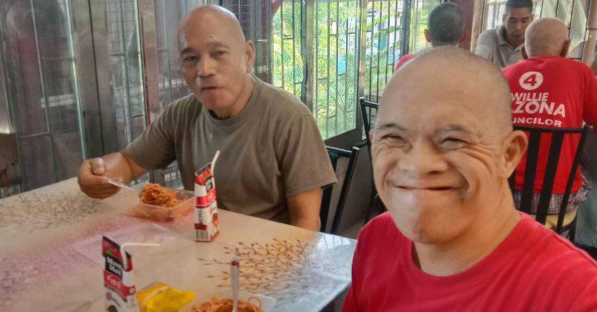 Masayang mga Lolo sa Divine Mercy Home For The Abandoned Elderly
