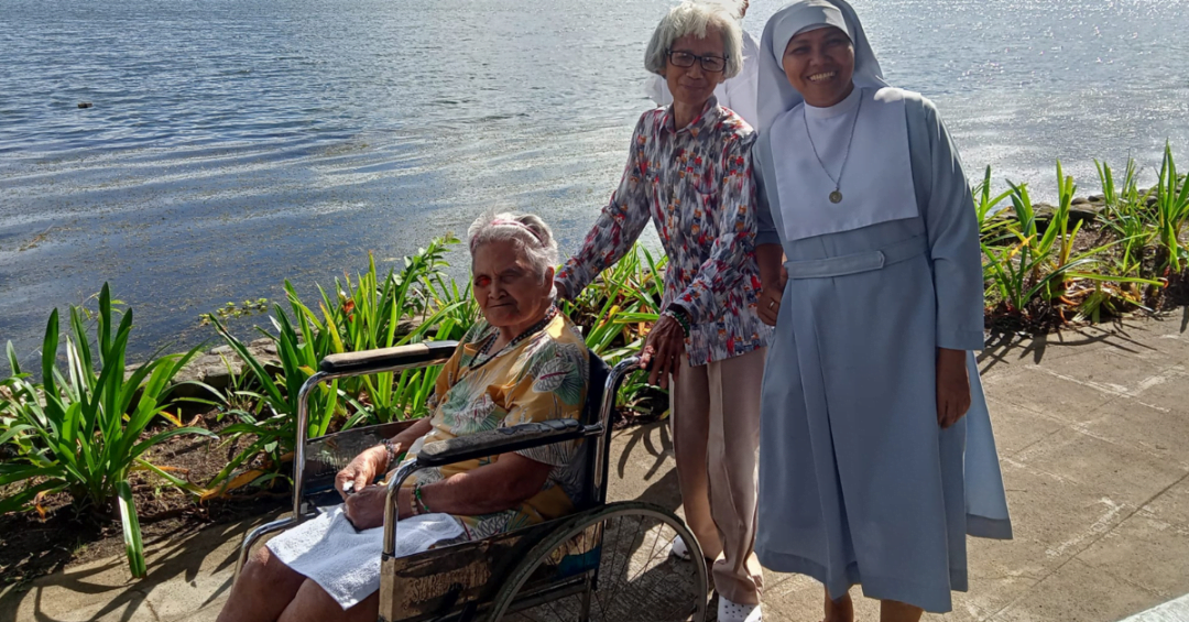 Pasyal Ng Mga Lola sa Tabing Dagat
